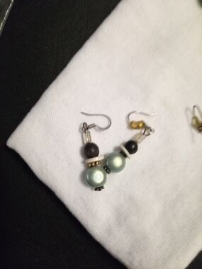 Source Unknown Mint Green Pearl and Black Bead Drop Earrings